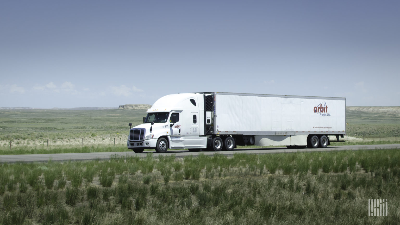 2 Canadian trucking companies close amid financial struggles